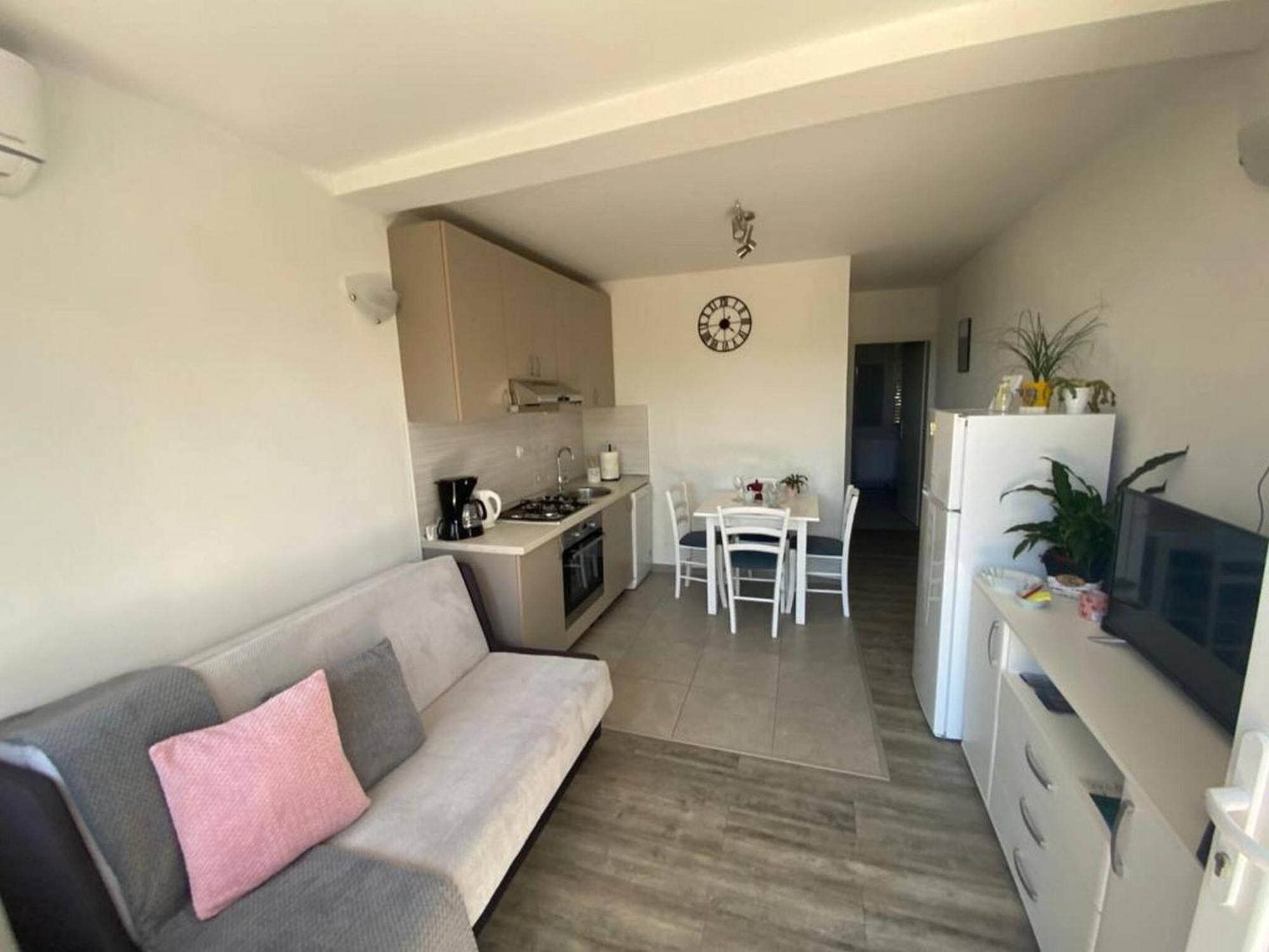 Rural Apartment Ante เดอร์นิช ภายนอก รูปภาพ